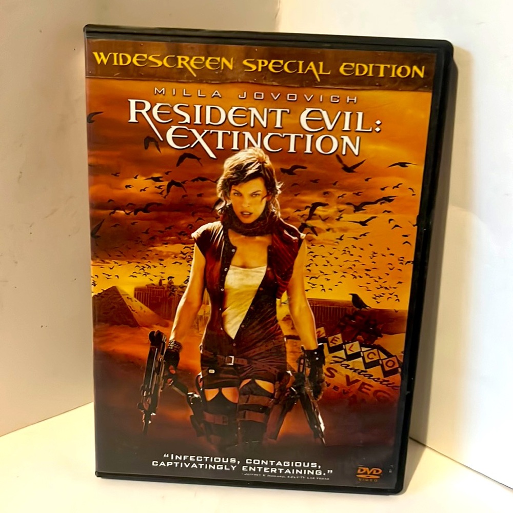 Resident Evil Extinction DVD movie Zombie Milla Jovovich Leon Claire